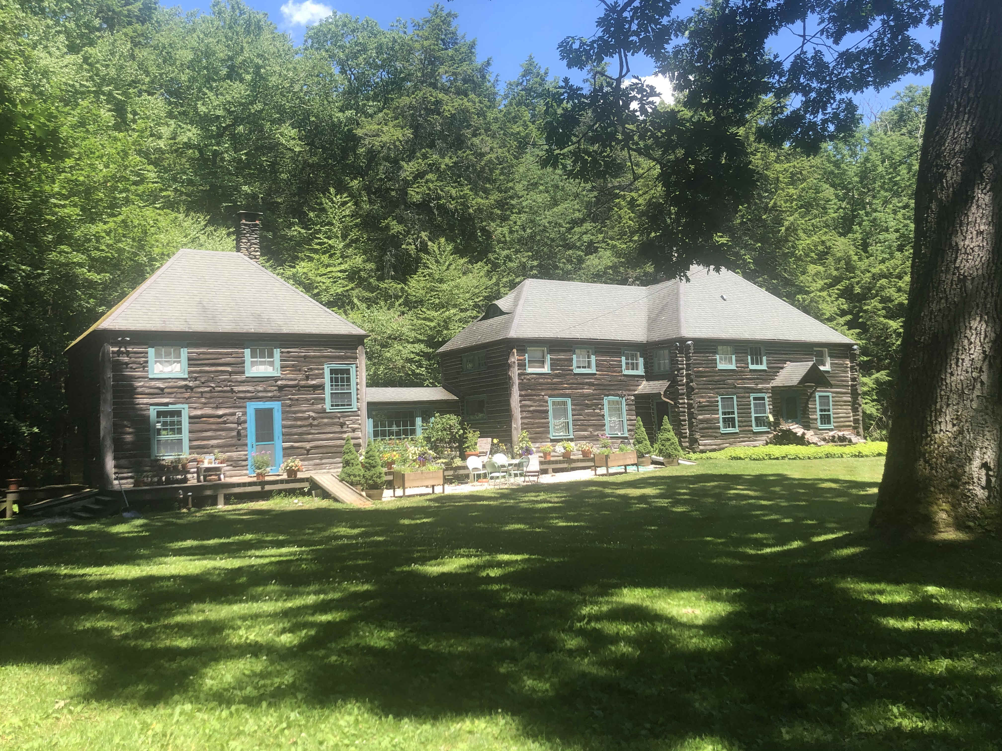Building photograph for 47 COVERED BRIDGE ROAD